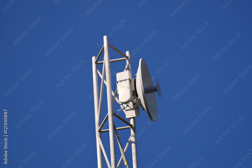Uni-directional antenna for high-speed data on the mast. Uni-directional antenna for high-speed data on the mast.