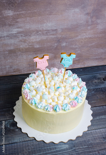 gender reveal cake with marshmallow and gingerbread photo