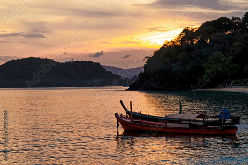 Fototapeta Naklejka Na Ścianę i Meble -  Fishing boats at sunset on Pan Wa