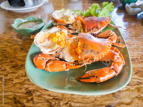 Steamed fresh crab