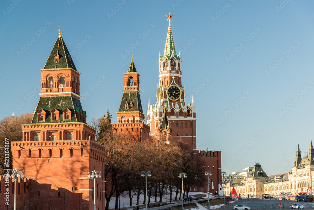 Fototapeta premium Spasskaya tower with a clock in Moscow Kremlin, Russia