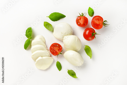 mozzarella, tomatoes and fresh basil