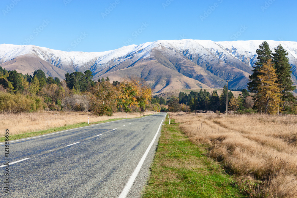Fototapeta premium Straight road to the mountainous, Canterbury region, NZ