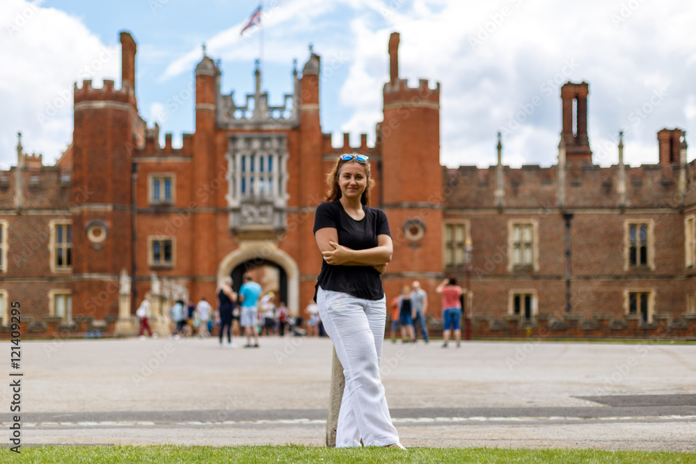 Fototapeta premium Hampton Court in summer day