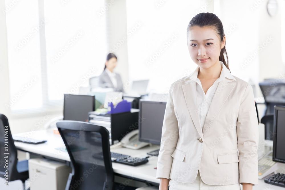 asian businesswomen relaxing in the office asian businesswomen relaxing in the office