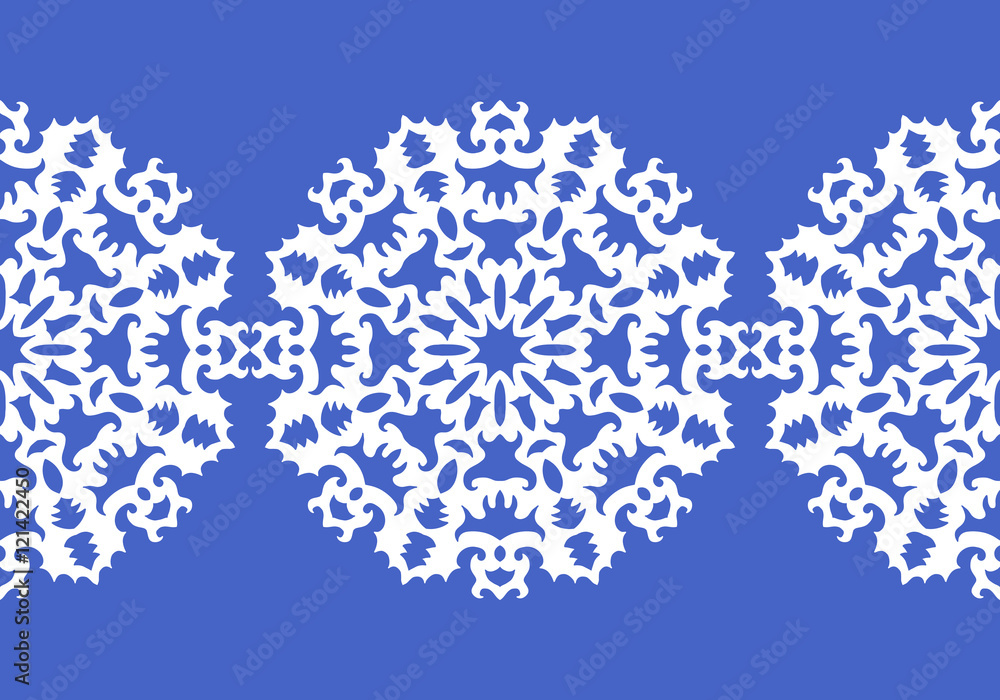 Naklejka premium White snowflakes. Christmas pattern. Circular ornament and decorative lace. Vector