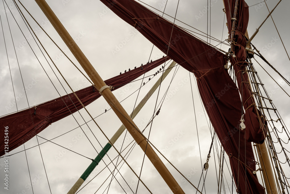 Obraz premium Yacht Rigging Sails and Mast Posts