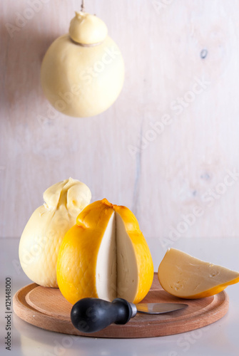 italian cheesse caciocavallo
