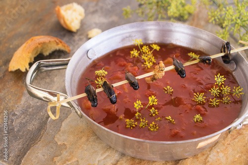 Insektenfood, Tomatensuppe mit Grillen  photo