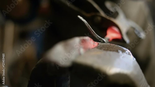 twisting metal with blacksmith vise