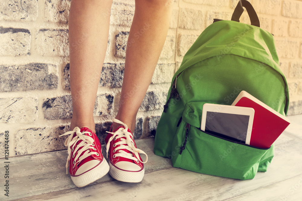 Student girl legs with backpack - obrazy, fototapety, plakaty 