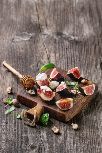 Figs with ricotta and honey