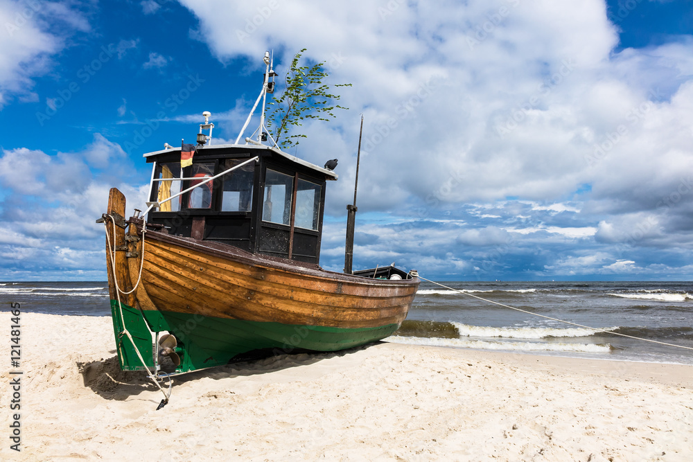 Ein Fischerboot in Ahlbeck auf der Insel Usedom Ein Fischerboot in Ahlbeck auf der Insel Usedom