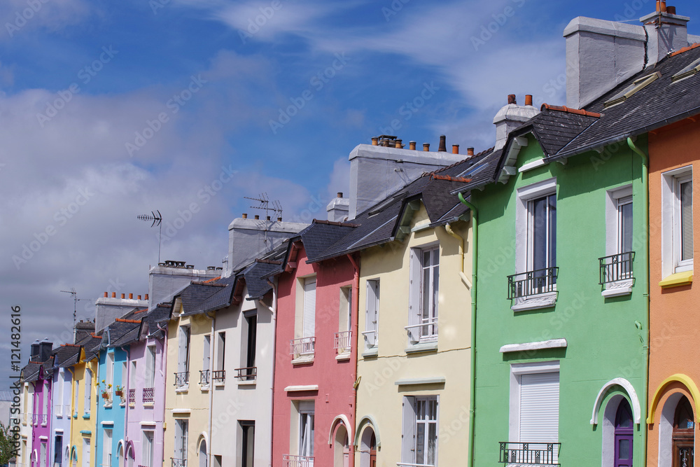 Maisons colorées dans une rue de Brest