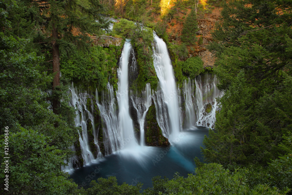 Fototapeta premium MacArthur Burney Falls in California