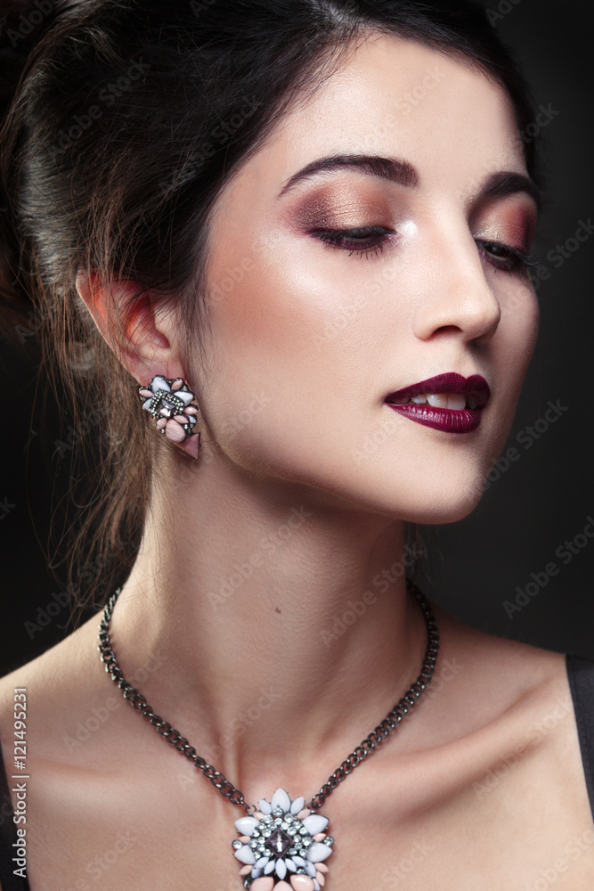 Beauty portrait of a beautiful girl in a complete jewelry.