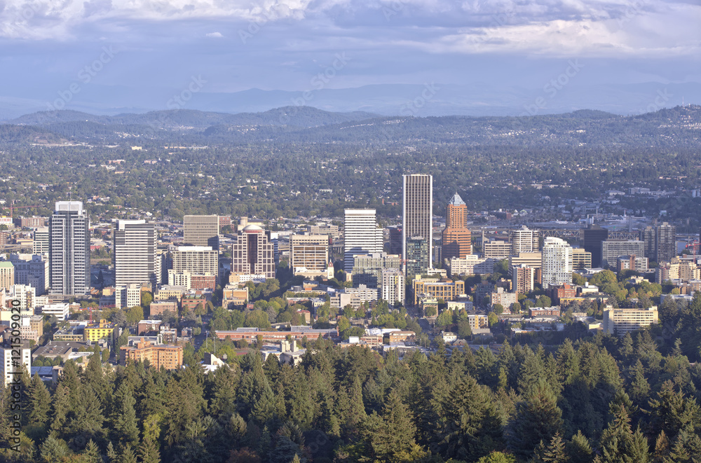 Fototapeta premium Portland Oregon downtown from Pittock mansion.