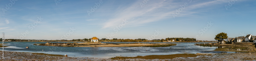 Obraz premium Saint -Cado at low tide, Brittany, France 