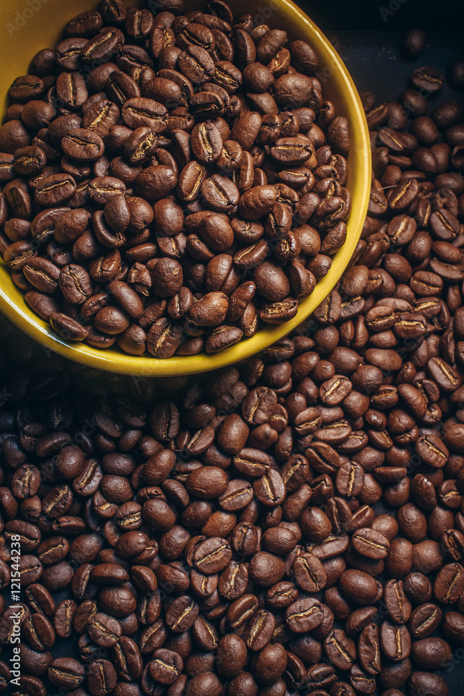 Fototapeta premium Coffee bean on wooden background