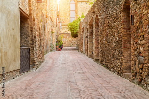 Fototapeta Naklejka Na Ścianę i Meble -  San Gimignano charming narrow streets medieval town