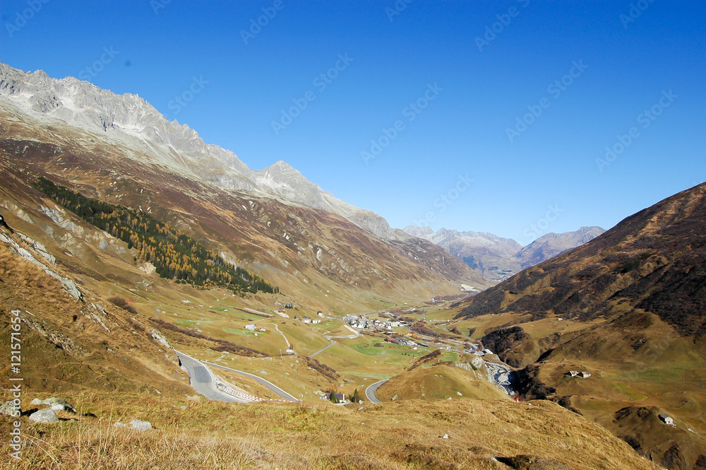 スイス　アンデルマットからフルカ峠への道