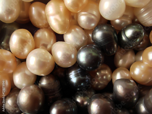 Different colors natural pearls