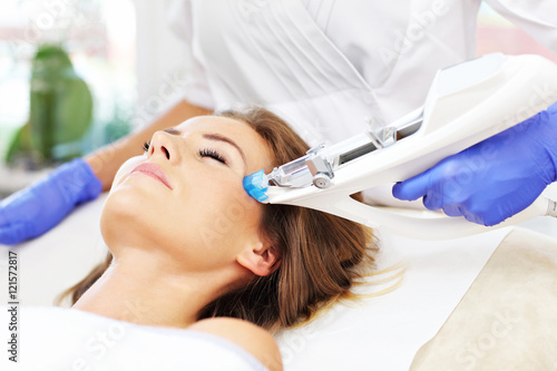 Tableau sur toile Woman having facial mesotherapy in beauty salon