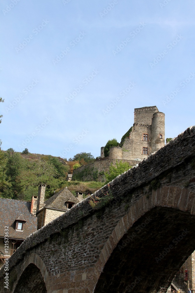 Château et village classé de Belcastel en Aveyron,plus beau village de France Château et village classé de Belcastel en Aveyron,plus beau village de France