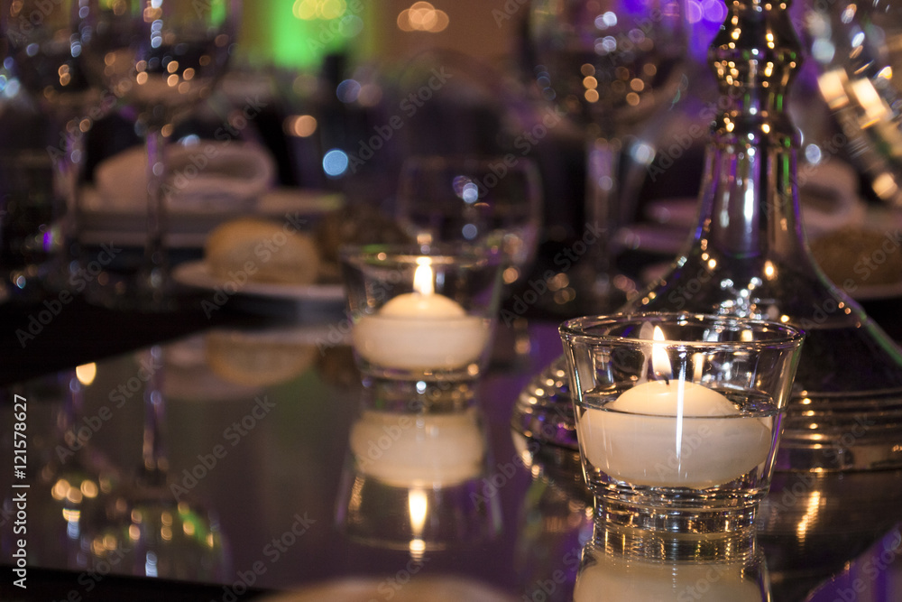 Velas numa mesa Velas numa mesa