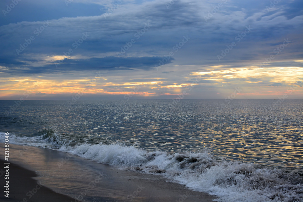 Heavenly Sunrise Over the Ocean Heavenly Sunrise Over the Ocean