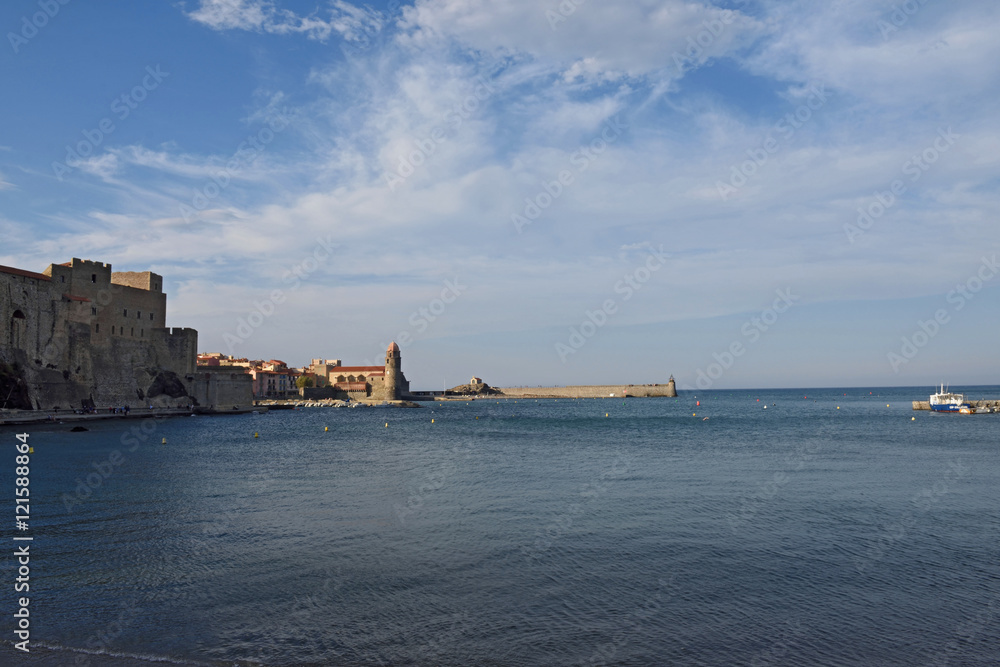  Coastal town of Collioure and Notre Dame des Anges Church , Collioure, Roussillon, Oriental Pyrinees,