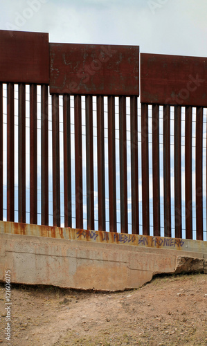 US-Mexican border as seen from Nogales, Mexico. The Spanish graffiti translates: 