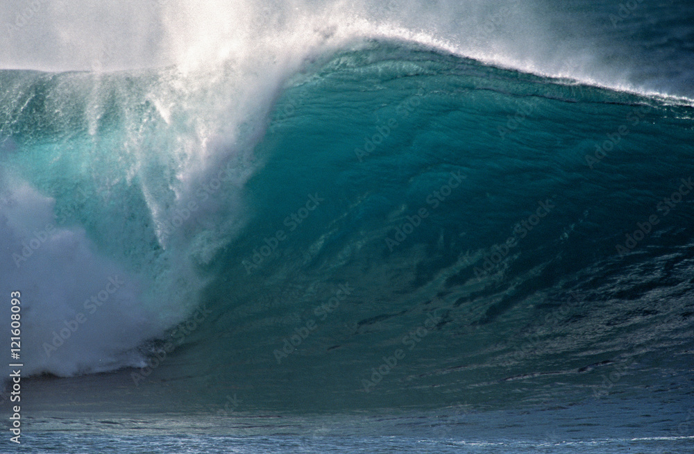 Empty Wave - Waimea Bay Shorebreak, Oahu, Hawaii Empty Wave - Waimea Bay Shorebreak, Oahu, Hawaii