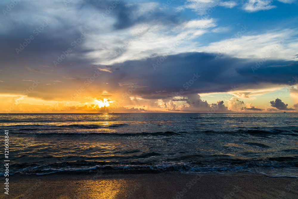 Obraz premium Dramatic Sunrise/ lovely sunrise over the Atlantic ocean. 