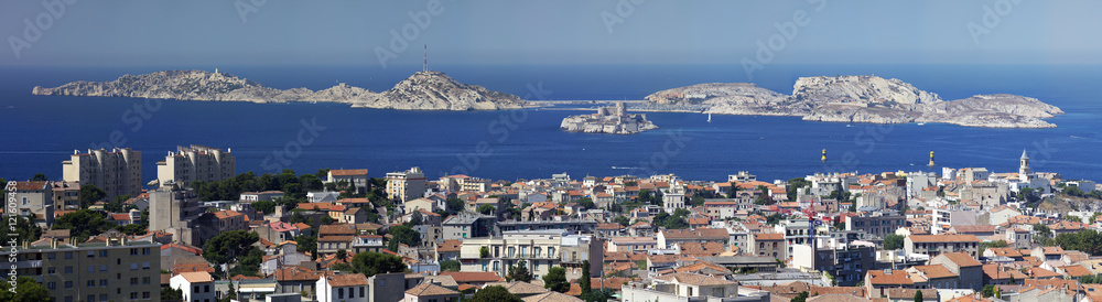 panorama des iles du Frioul et du chatear d'If - Marseille