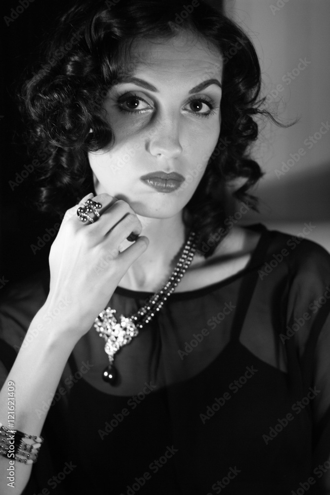 Obraz premium Портрет девушки модели в образе голливудской кинодивы двадцатого века мода стиль красота ностальгия портрет кинематограф