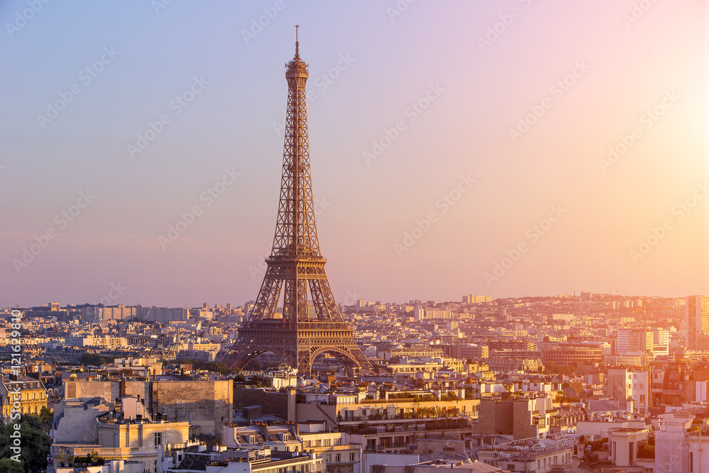 Fototapeta premium Eiffel tower view from the arc de triomphe in Paris, France