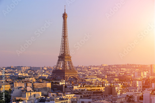 Fototapeta Naklejka Na Ścianę i Meble -  Eiffel tower view from the arc de triomphe in Paris, France