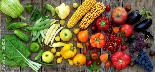 Foto green, yellow, red, purple fruits and vegetables