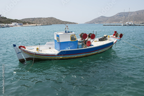 Einzelnes Fischerboot am Hafen, auf der Insel Lipsi, Dodekanes, Griechenland