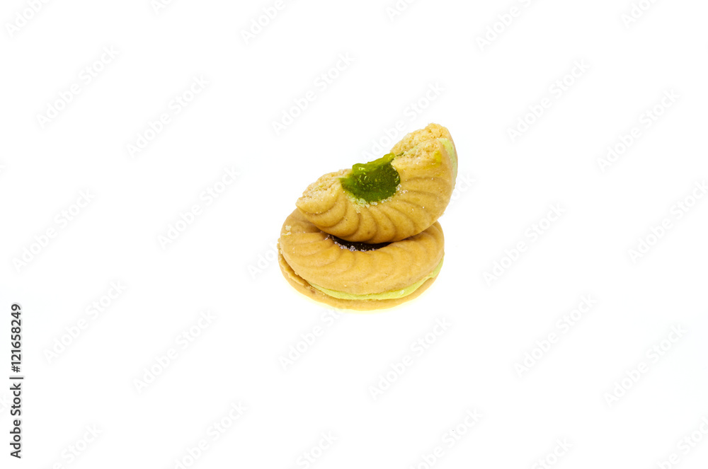 Sandwich cookies with apple flavoured cream and kiwi apple flavo