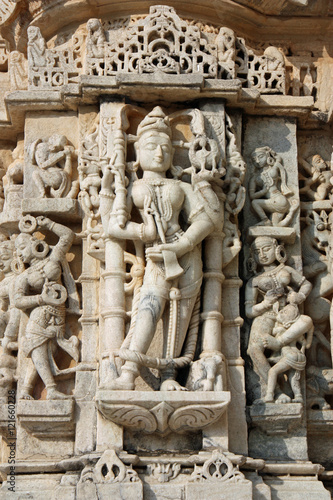 Bas-relief au temple jaïn de Ranakpur au Rajasthan, Inde