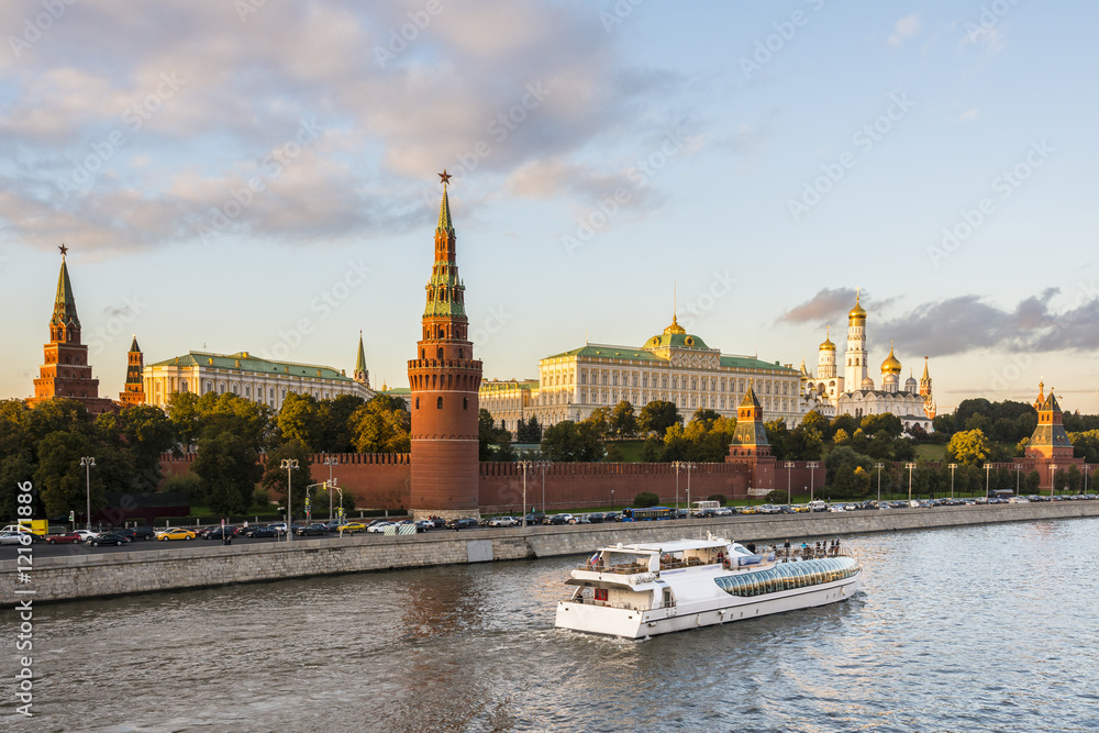 Cruise boat on the Moskva River in front of he Moscow Kremlin, Russia Cruise boat on the Moskva River in front of he Moscow Kremlin, Russia