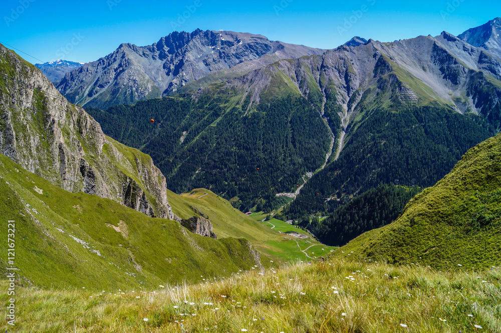 Urlaub in Tirol mit Gebirge Blick im Sommer Urlaub in Tirol mit Gebirge Blick im Sommer