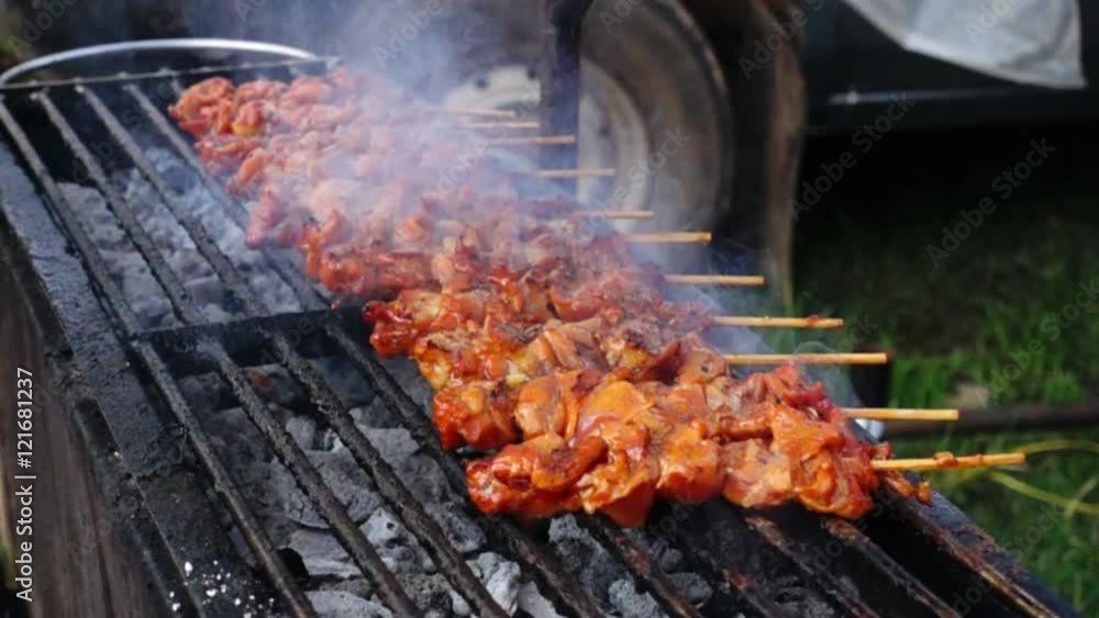 Roasted kidney chicken on charcoal 
