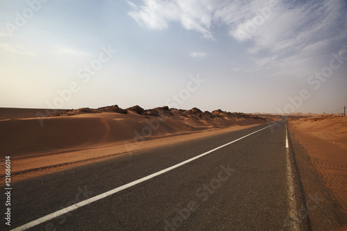 Road in the Kalute desert © Photo-maxx