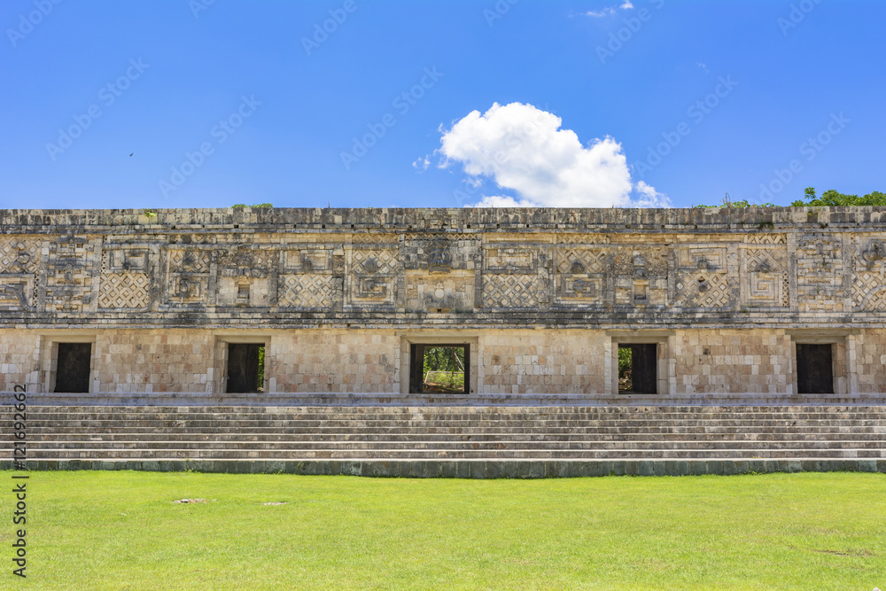 ユカタン半島・マヤ遺跡のウシュマル遺跡