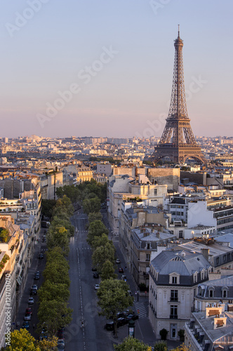 Fototapeta Naklejka Na Ścianę i Meble -  Eiffel tower view from the arc de triomphe in Paris, France