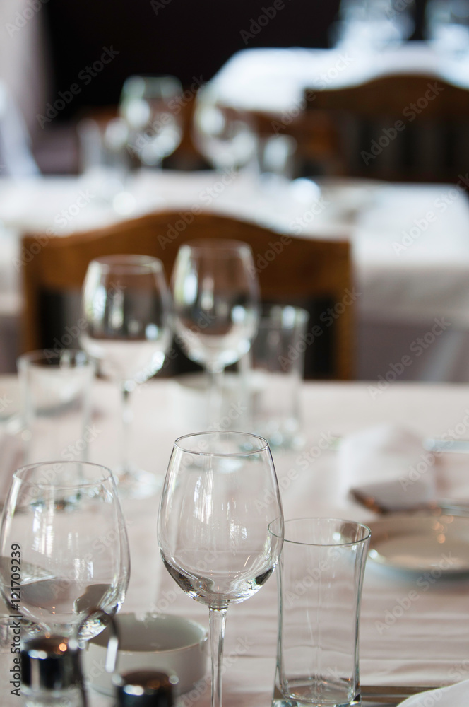 Fototapeta premium Wine glasses on table in a fine restaurant