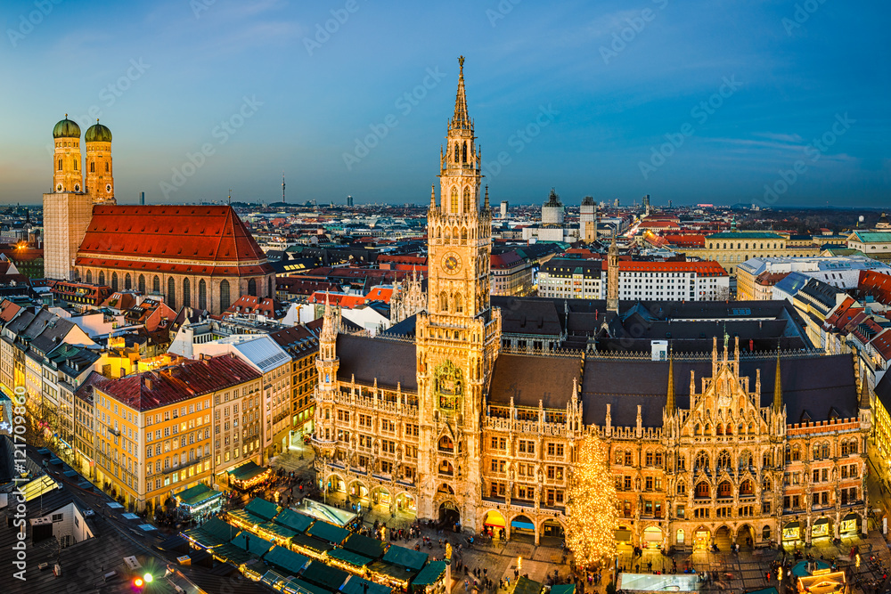 Marienplatz and Weihnachtsmarkt in München